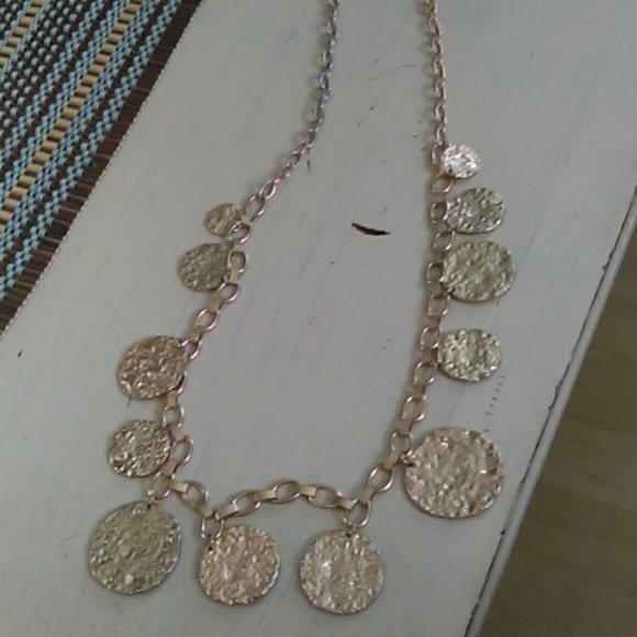Long gold tone necklace - Picture 1 of 1